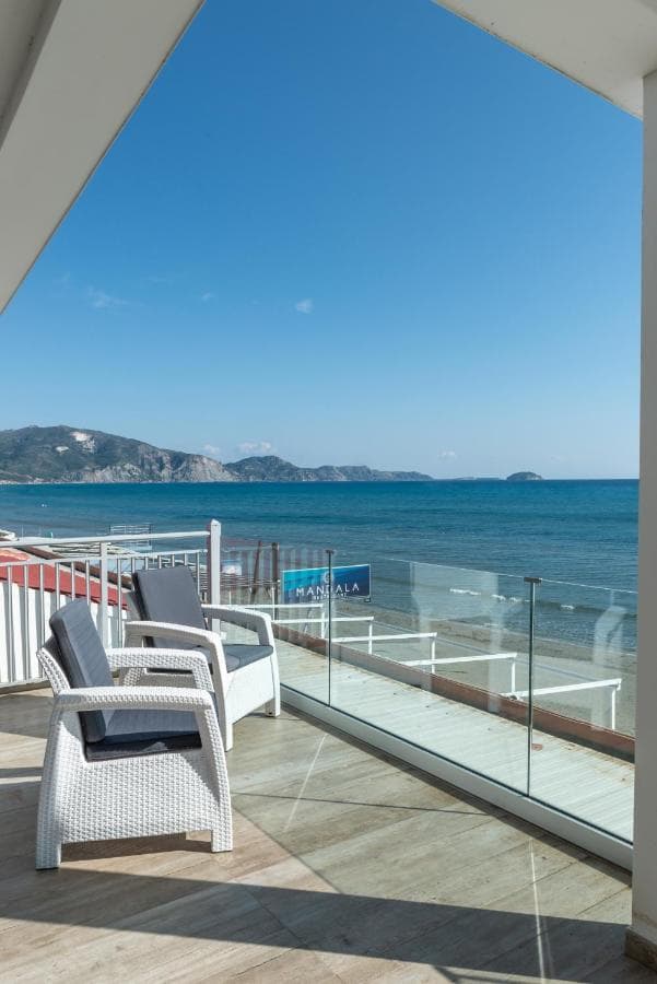 Deluxe Sea View Suite