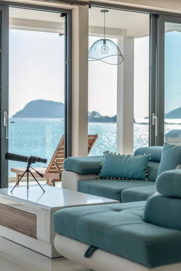 Deluxe Sea View Suite