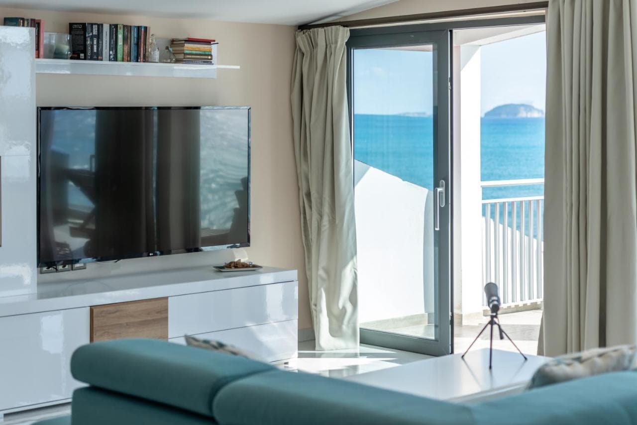 Deluxe Sea View Suite