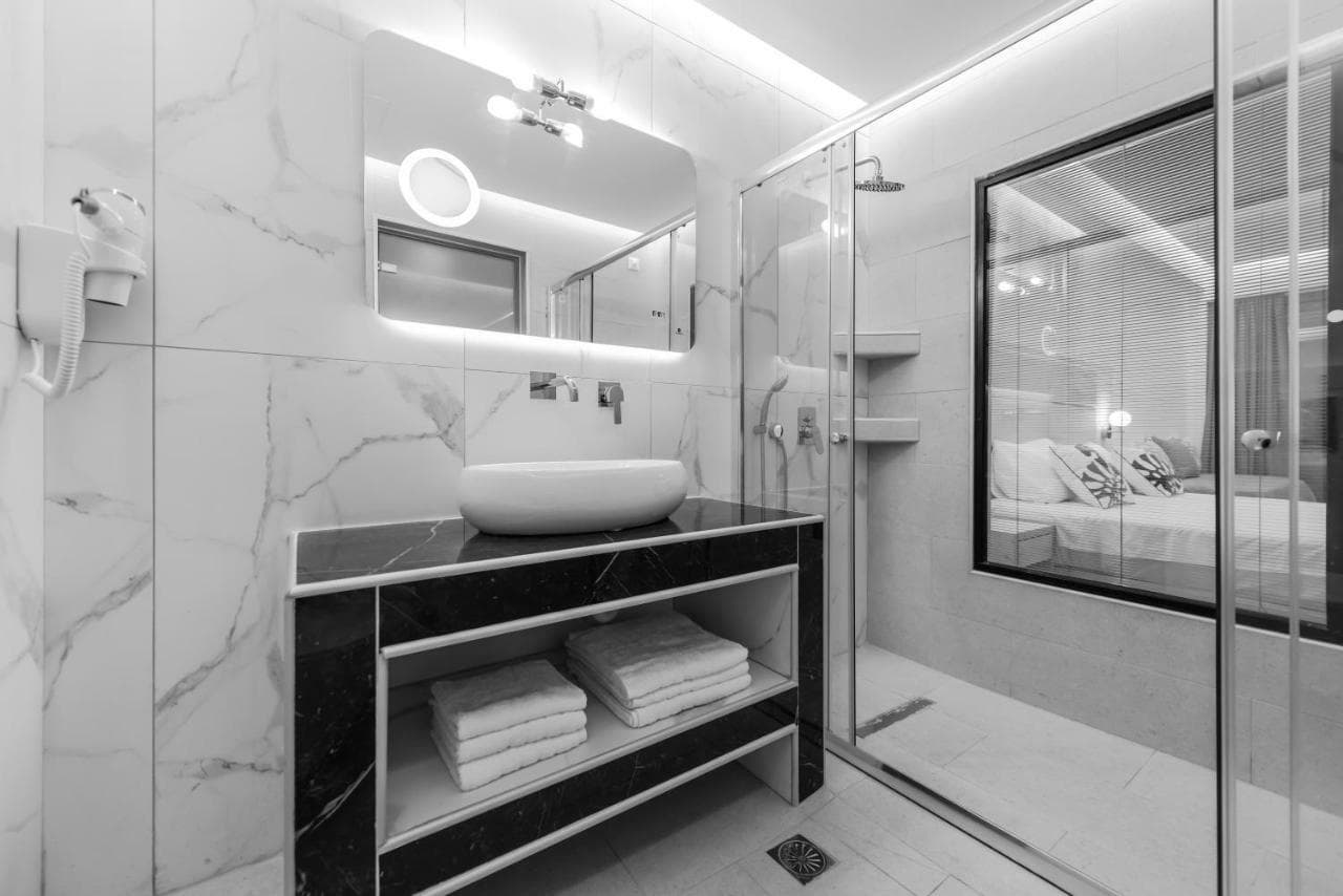 Sea View Suite